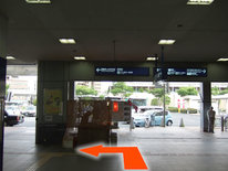1.戸畑駅南口を出て、左折します。
